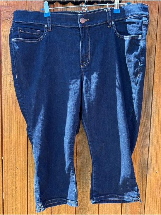 Lane Bryant Denim - Lane Bryant Mid Rise Signature Fit Pedal Capri Jeans. Plus Size 18.